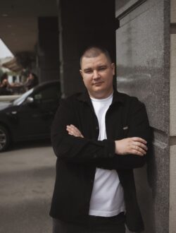 Александр Мирошниченко